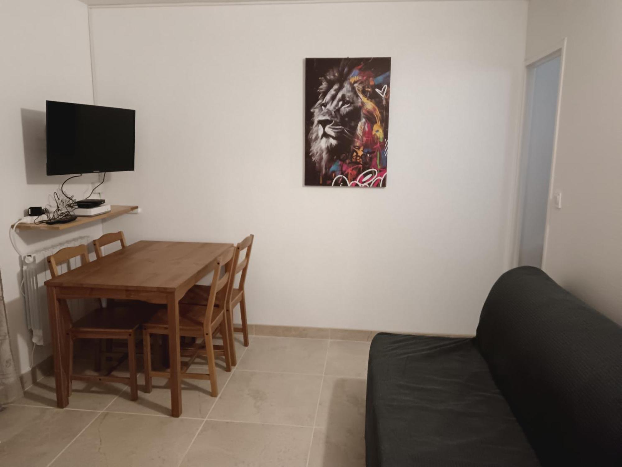 Seduisant Confortable Apartment